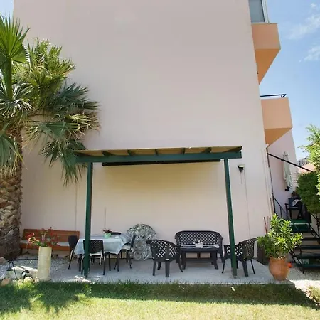 Apartment Kostas Amoudara *